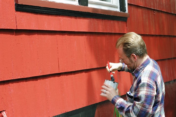 punaisen talon maalaus